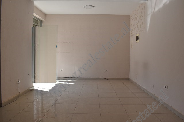 Shop for rent in Bulevardi Zhan D&#39;ark, in&nbsp;Tirana, Albania.
The environment is positioned o